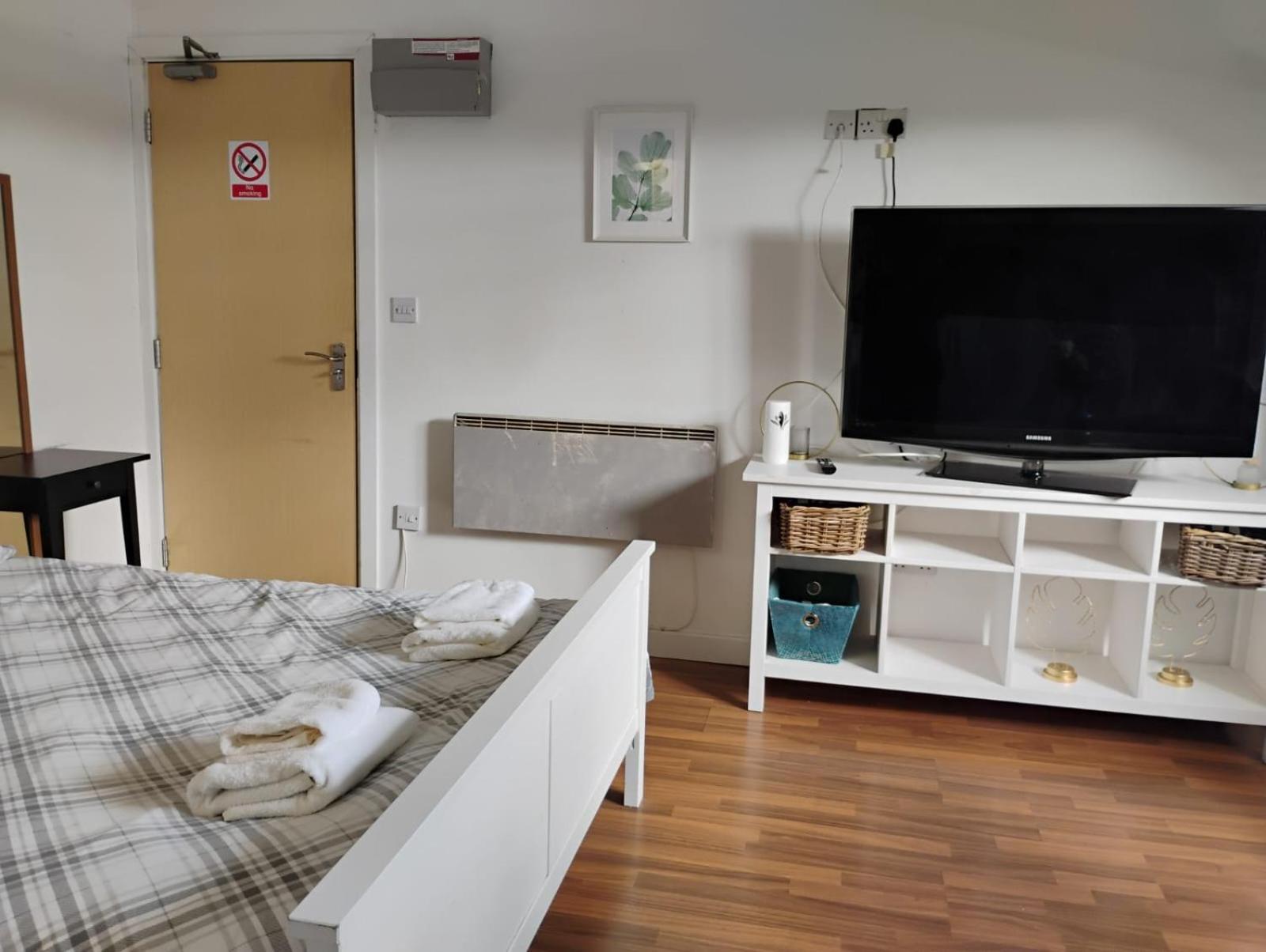 Citynights Studios With Free Parking Liverpool Buitenkant foto